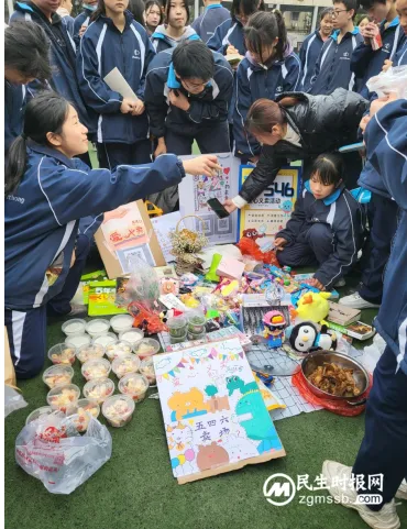 “爱”不闲置，“锋”火相传——湘潭市二中校园义卖活动