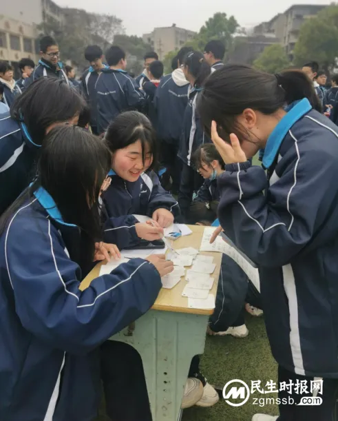 “爱”不闲置，“锋”火相传——湘潭市二中校园义卖活动