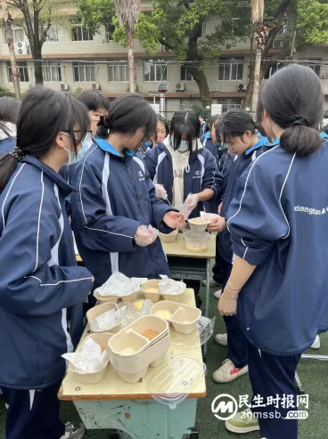“爱”不闲置，“锋”火相传——湘潭市二中校园义卖活动