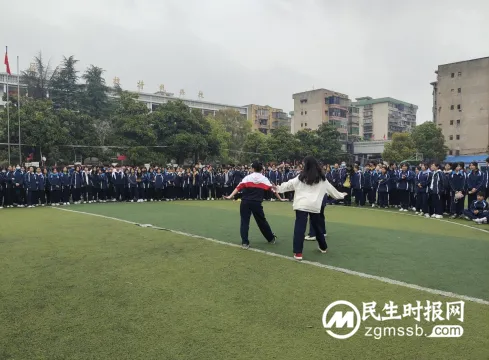 “爱”不闲置，“锋”火相传——湘潭市二中校园义卖活动