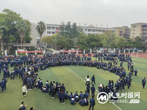 “爱”不闲置，“锋”火相传——湘潭市二中校园义卖活动