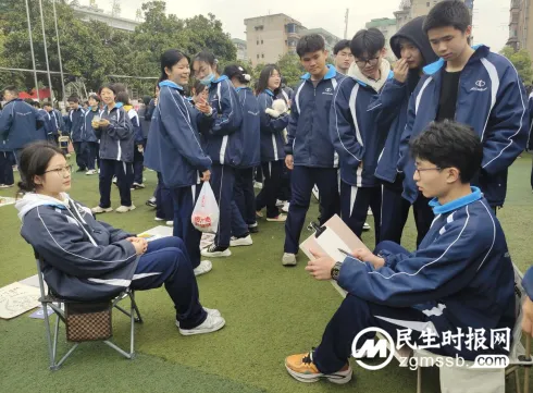 “爱”不闲置，“锋”火相传——湘潭市二中校园义卖活动
