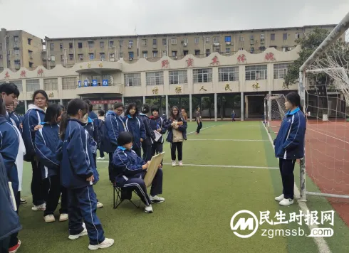 “爱”不闲置，“锋”火相传——湘潭市二中校园义卖活动