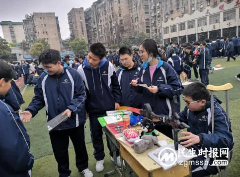 “爱”不闲置，“锋”火相传——湘潭市二中校园义卖活动