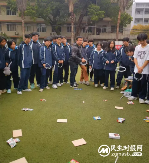 “爱”不闲置，“锋”火相传——湘潭市二中校园义卖活动