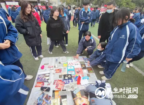 “爱”不闲置，“锋”火相传——湘潭市二中校园义卖活动