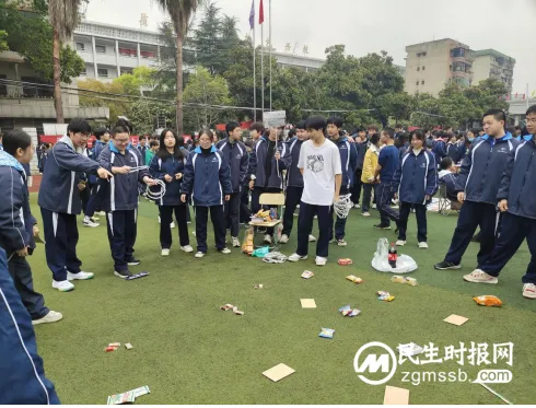 “爱”不闲置，“锋”火相传——湘潭市二中校园义卖活动
