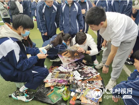 “爱”不闲置，“锋”火相传——湘潭市二中校园义卖活动