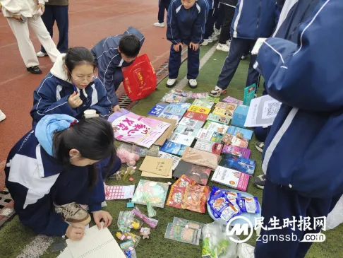 “爱”不闲置，“锋”火相传——湘潭市二中校园义卖活动