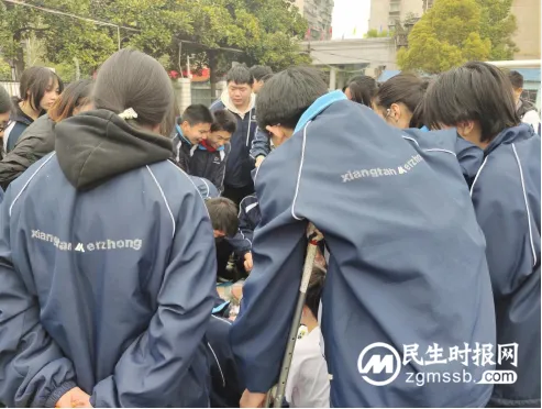 “爱”不闲置，“锋”火相传——湘潭市二中校园义卖活动