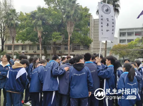 “爱”不闲置，“锋”火相传——湘潭市二中校园义卖活动