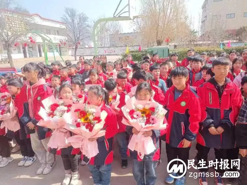 九九艳阳天 大爱满人间