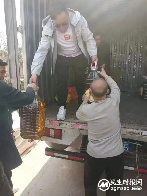 九九艳阳天 大爱满人间