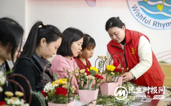 河北磁县:插花进社区 品香迎“三八” 新时代文明实践|磁县社区开展“以花会邻 香满社区”插花活动!