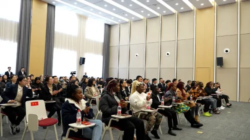 深化校企合作 加强国际交流——2023年中国药科大学首期产教融合留学生班在扬子江 深化校企合作 加强国际交流——2023年中国药科大学首期产教融合留学生班在扬子江