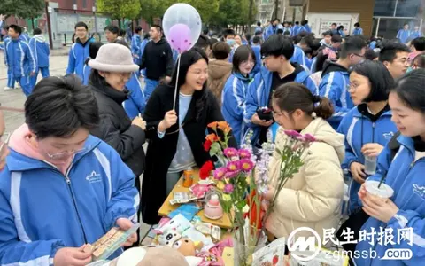 湘潭市一中教育集团学生摆摊义卖献爱心