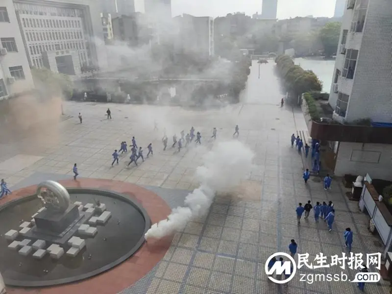 以“演”筑防,安全相伴|湘潭市第一中学举行消防安全疏散演练活动 以“演”筑防,安全相伴|湘潭市第一中学举行消防安全疏散演练活动