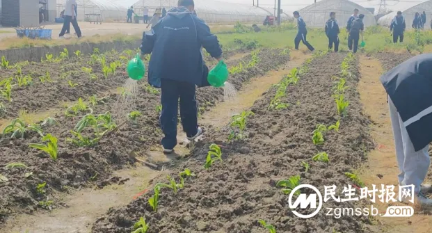 传承湖湘文化 弘扬雷锋精神 ——记湘潭市第二中学高二年级研学活动