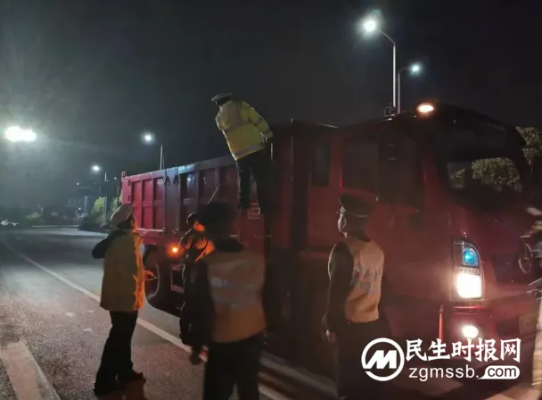 突击!湘潭交通执法部门 开展夜间路警联合治超行动 突击!湘潭交通执法部门 开展夜间路警联合治超行动