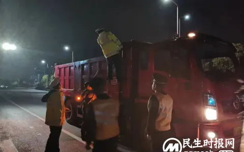 突击！湘潭交通执法部门 开展夜间路警联合治超行动