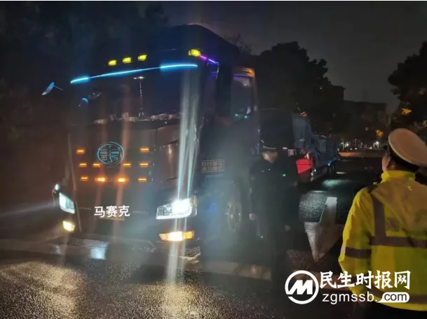 突击!湘潭交通执法部门 开展夜间路警联合治超行动 突击!湘潭交通执法部门 开展夜间路警联合治超行动