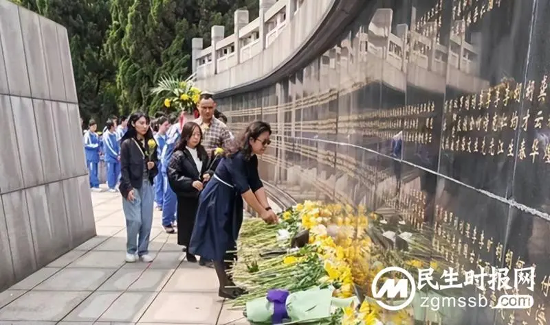 缅怀英烈,铭记历史| 湘潭市第一中学参加“传承红色基因·2023清明祭英烈”主题教育实践活动 缅怀英烈,铭记历史| 湘潭市第一中学参加“传承红色基因·2023清明祭英烈”主题教育实践活动