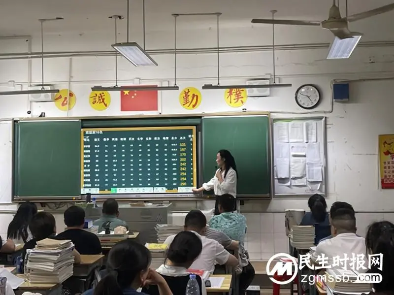 感恩教育提品格，家校共育促成才| 湘潭市第一中学高一年级开展感恩教育暨学考选科家长会