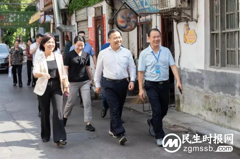 湘潭市雨湖区区委书记段伟长一行来湘潭市中医医院调研