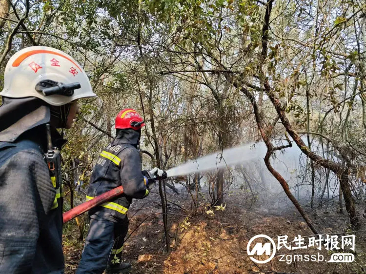 昆明消防全力以赴做好安宁“4.13”森林火灾扑救工作 昆明消防全力以赴做好安宁“4.13”森林火灾扑救工作