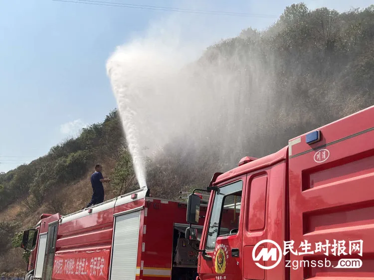 昆明消防全力以赴做好安宁“4.13”森林火灾扑救工作 昆明消防全力以赴做好安宁“4.13”森林火灾扑救工作