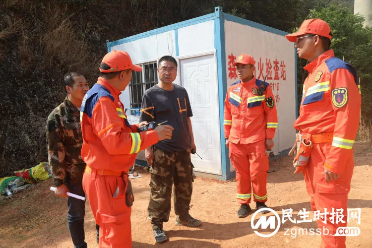 昆明消防全力以赴做好安宁“4.13”森林火灾扑救工作 昆明消防全力以赴做好安宁“4.13”森林火灾扑救工作