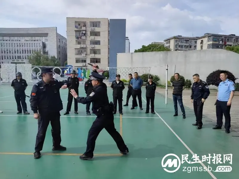 筑牢校园安全线|湘潭市一中组织安保人员进行反恐演练 筑牢校园安全线|湘潭市一中组织安保人员进行反恐演练