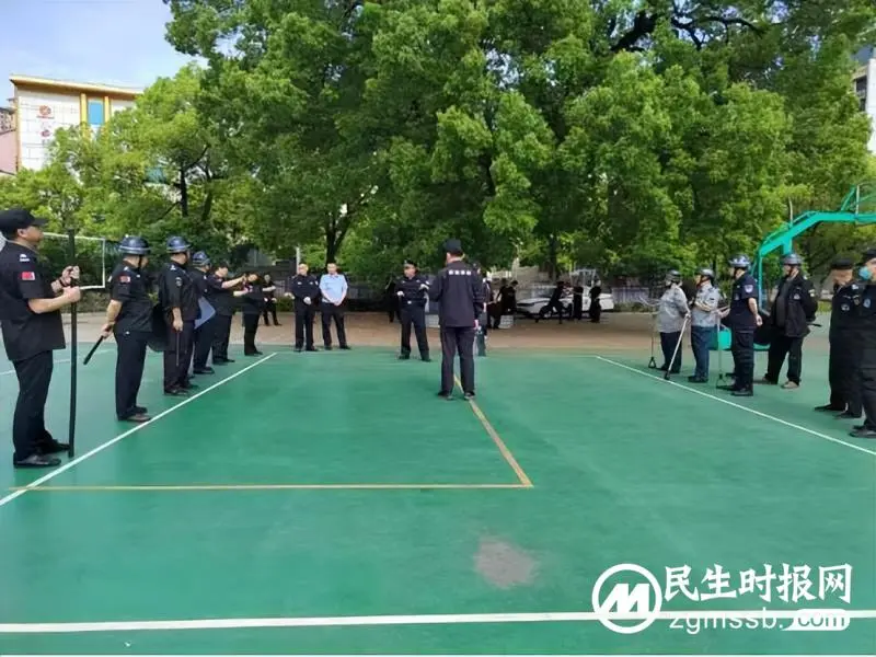 筑牢校园安全线|湘潭市一中组织安保人员进行反恐演练 筑牢校园安全线|湘潭市一中组织安保人员进行反恐演练