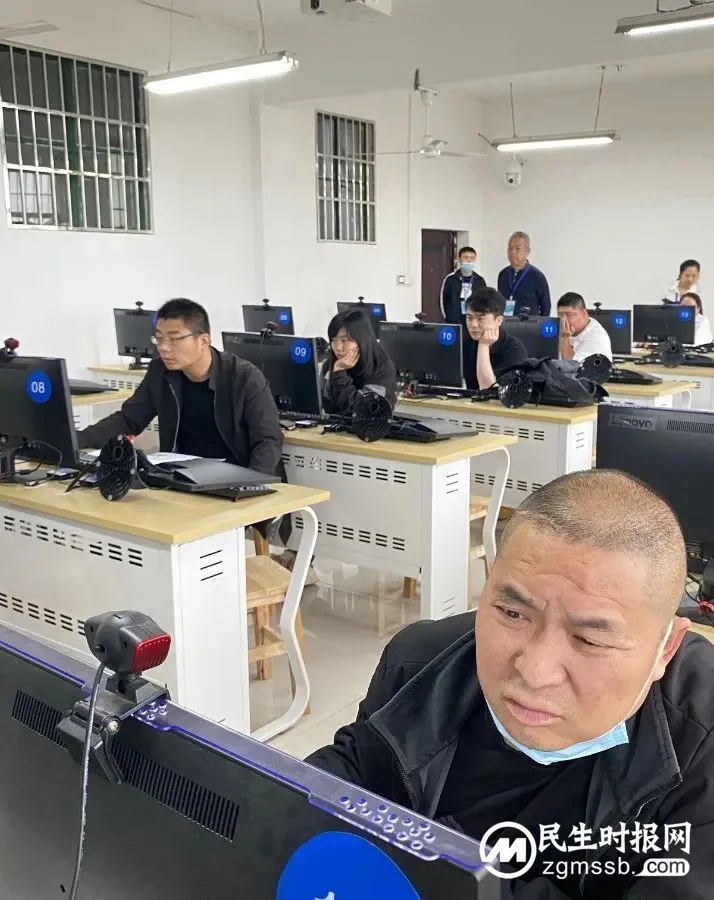 湘潭土建工程初中级职称考试以机考形式开考 我市1575名考生参加 湘潭土建工程初中级职称考试以机考形式开考 我市1575名考生参加