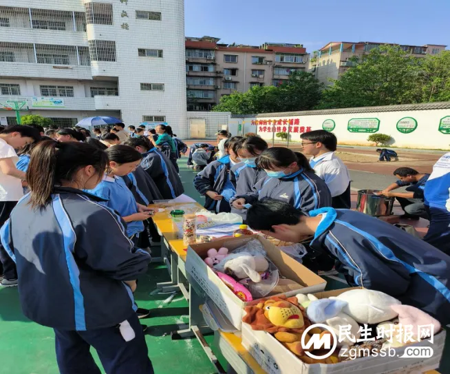 传递爱心 筑梦前行 ——湘潭市第十六中学2023年爱心义卖活动 传递爱心 筑梦前行 ——湘潭市第十六中学2023年爱心义卖活动