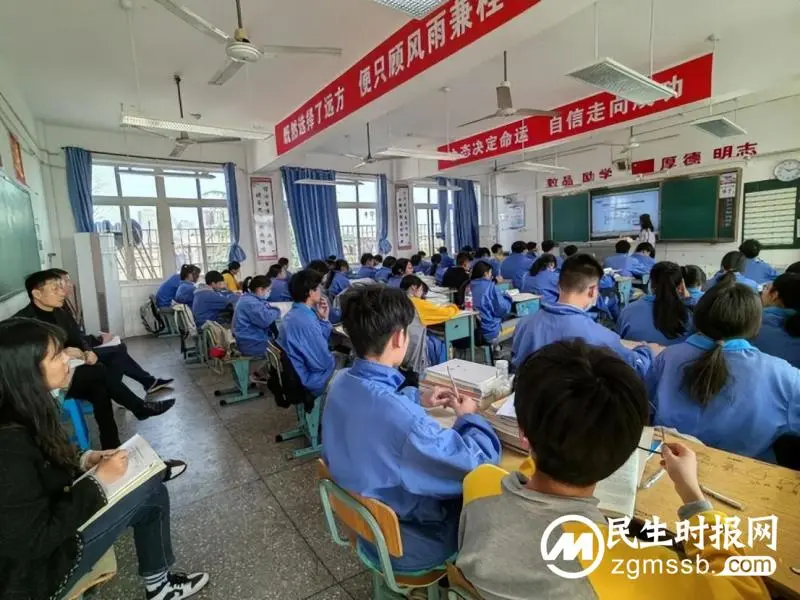 初心如磐担使命 躬耕杏坛写春秋——记湘潭市益智中学党总支书记黄永忠
