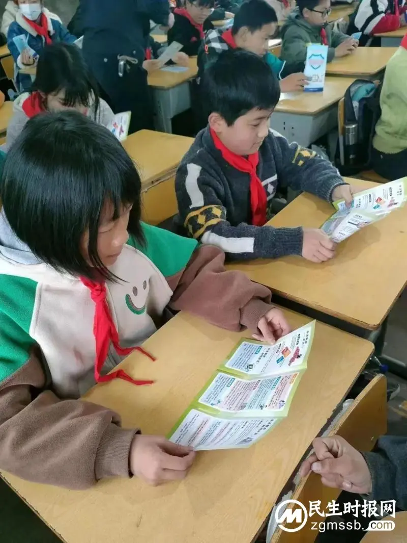 “莲乡里手”送法进校园|法制进校园，安全伴我行——花石派出所入校开展法治教育宣讲