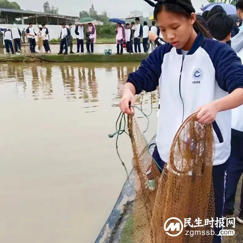 趁春光踏歌行 凭年少展翅飞 ——记湘潭凤凰中学高一年级“红色农耕”研学旅行活动 趁春光踏歌行 凭年少展翅飞 ——记湘潭凤凰中学高一年级“红色农耕”研学旅行活动