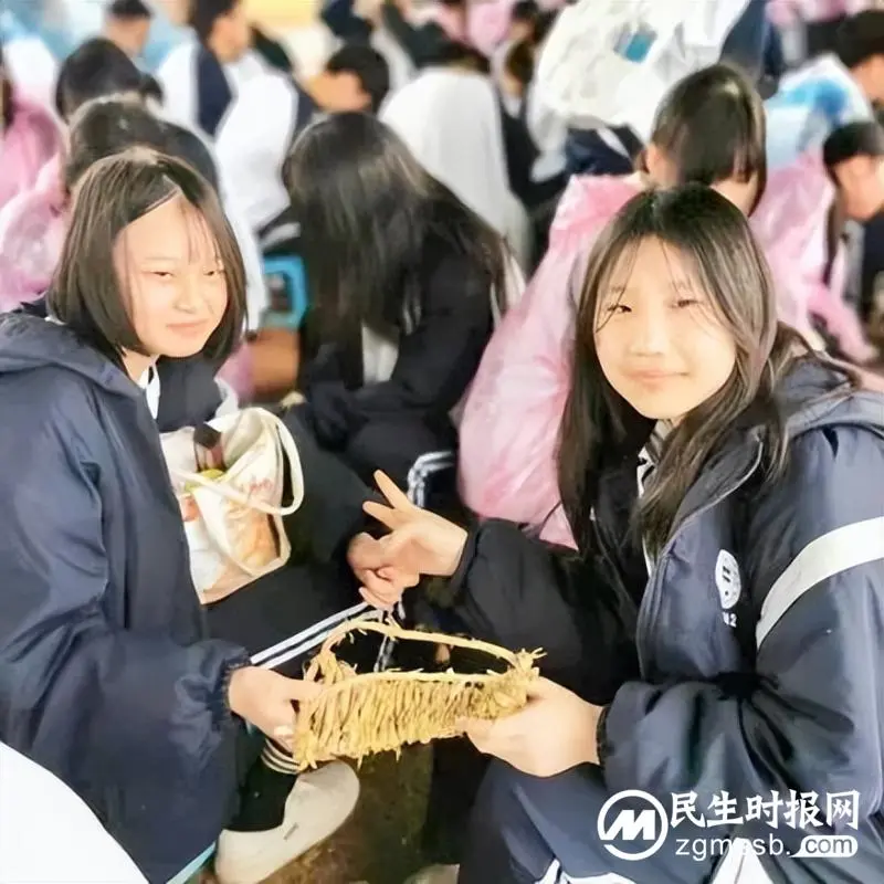 趁春光踏歌行 凭年少展翅飞 ——记湘潭凤凰中学高一年级“红色农耕”研学旅行活动 趁春光踏歌行 凭年少展翅飞 ——记湘潭凤凰中学高一年级“红色农耕”研学旅行活动