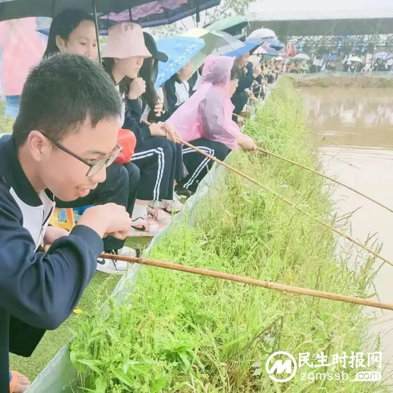 趁春光踏歌行 凭年少展翅飞 ——记湘潭凤凰中学高一年级“红色农耕”研学旅行活动 趁春光踏歌行 凭年少展翅飞 ——记湘潭凤凰中学高一年级“红色农耕”研学旅行活动