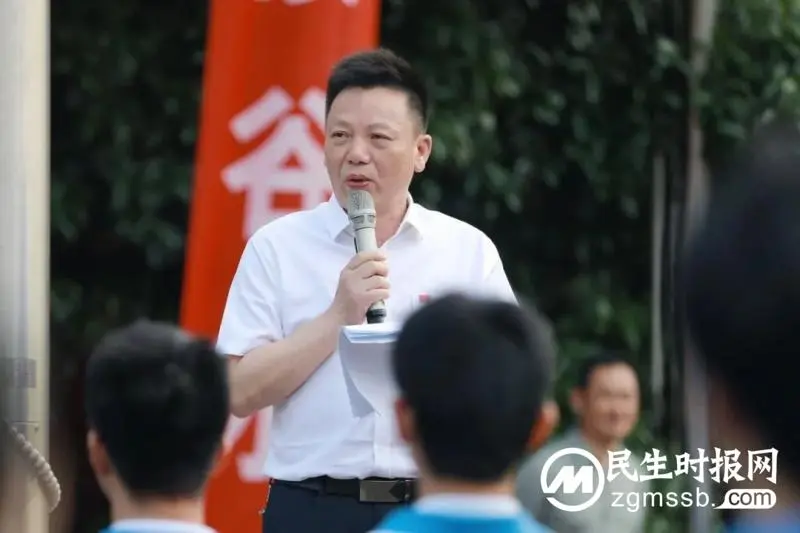 十八岁,青春最美的模样——湘潭市一中2023届高三举行成人礼暨宣誓仪式 十八岁,青春最美的模样——湘潭市一中2023届高三举行成人礼暨宣誓仪式
