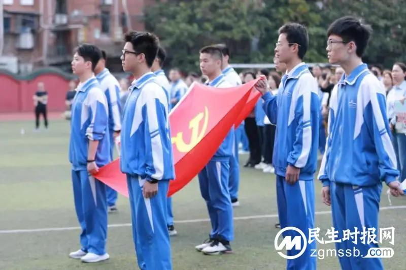 十八岁,青春最美的模样——湘潭市一中2023届高三举行成人礼暨宣誓仪式 十八岁,青春最美的模样——湘潭市一中2023届高三举行成人礼暨宣誓仪式