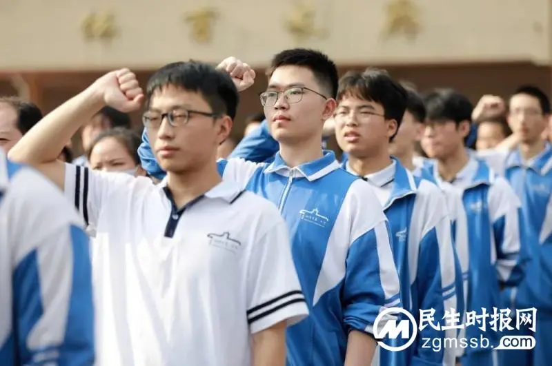 十八岁,青春最美的模样——湘潭市一中2023届高三举行成人礼暨宣誓仪式 十八岁,青春最美的模样——湘潭市一中2023届高三举行成人礼暨宣誓仪式