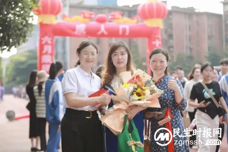 十八岁,青春最美的模样——湘潭市一中2023届高三举行成人礼暨宣誓仪式 十八岁,青春最美的模样——湘潭市一中2023届高三举行成人礼暨宣誓仪式