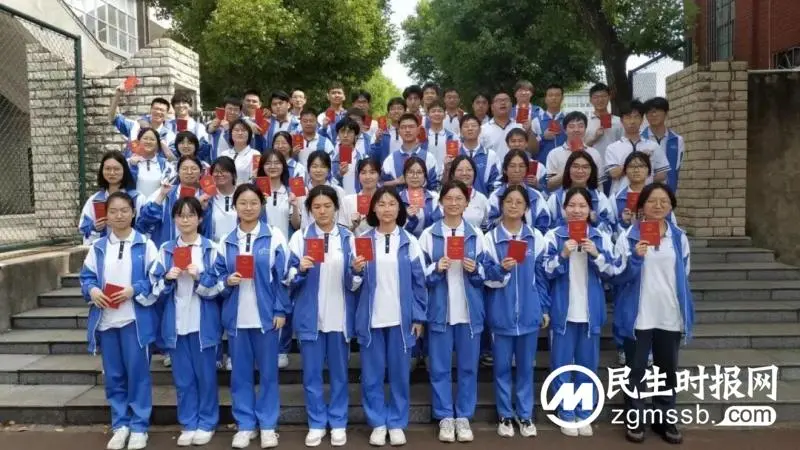十八岁,青春最美的模样——湘潭市一中2023届高三举行成人礼暨宣誓仪式 十八岁,青春最美的模样——湘潭市一中2023届高三举行成人礼暨宣誓仪式
