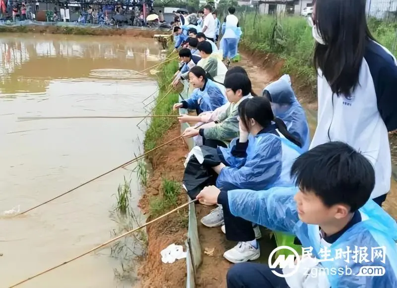 趁春光踏歌行 凭年少展翅飞 ——记湘潭凤凰中学高一年级“红色农耕”研学旅行活动 趁春光踏歌行 凭年少展翅飞 ——记湘潭凤凰中学高一年级“红色农耕”研学旅行活动
