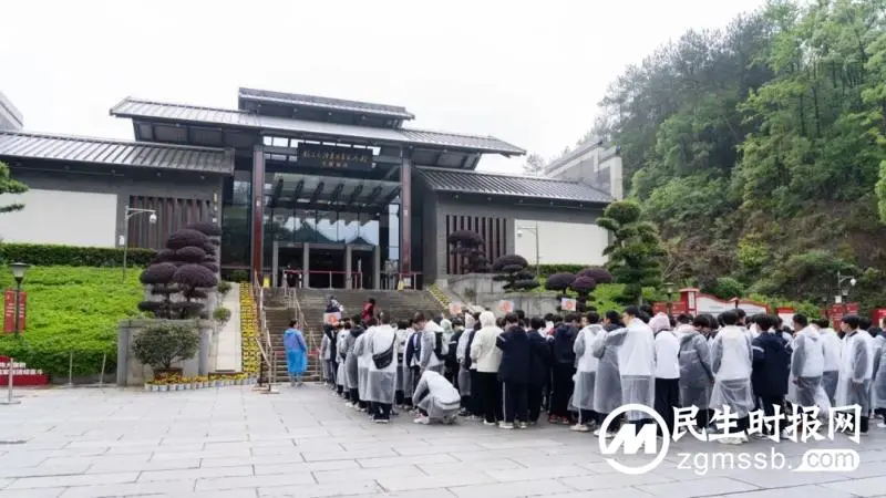 趁春光踏歌行 凭年少展翅飞 ——记湘潭凤凰中学高一年级“红色农耕”研学旅行活动 趁春光踏歌行 凭年少展翅飞 ——记湘潭凤凰中学高一年级“红色农耕”研学旅行活动