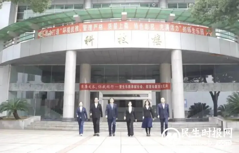 喜报:湘潭市第三中学荣获湘潭市2022届“文明校园”称号 喜报:湘潭市第三中学荣获湘潭市2022届“文明校园”称号