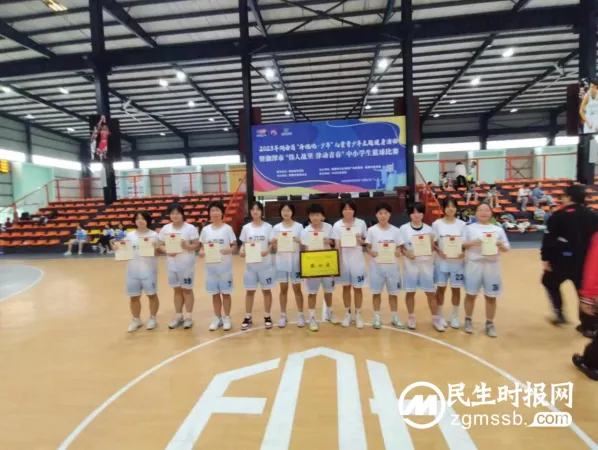 湘潭市十六中篮球队在2023 年湘潭市中小学生篮球比赛中勇创佳绩！