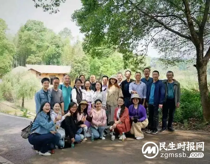 揽白石胜景,闻铺里飘香——记高二年级工会小组活动 揽白石胜景,闻铺里飘香——记高二年级工会小组活动